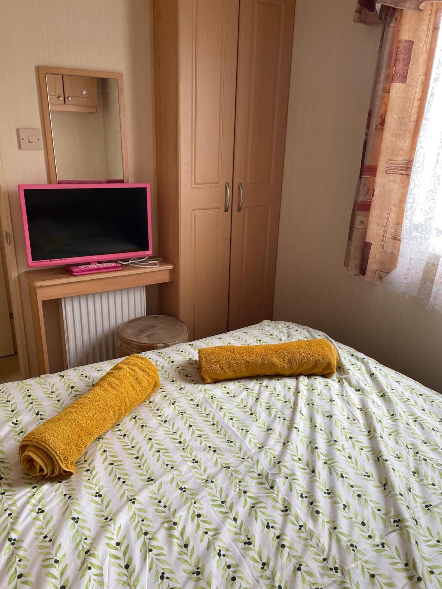 Cozy Camber Caravan 3 Bedroom Retreat With Decking Rye Kültér fotó
